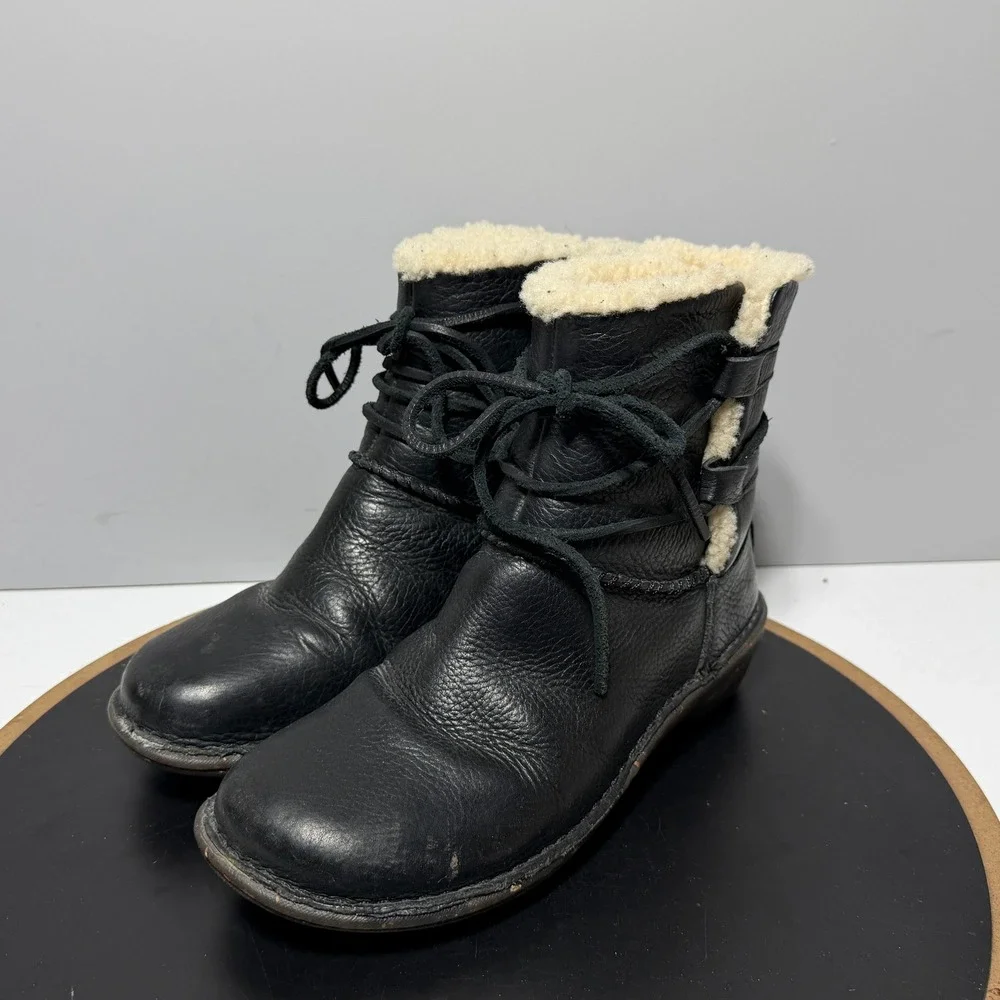 UGG Australia Mini Boots Women 7 Black Leather Shearling Lined‎ Cozy Casual